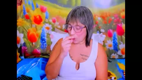 Snapshot of indianroxy27 chatting on April 25, 7:22 am indianroxy27 online show from April 25, 7:22 am