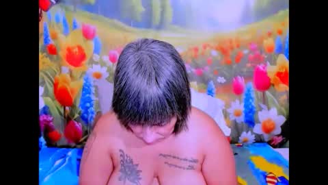 Snapshot of indianroxy27 chatting on April 30, 7:36 am indianroxy27 online show from April 30, 7:36 am