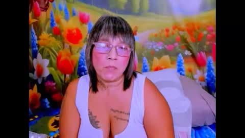 Snapshot of indianroxy27 chatting on May 4, 6:15 pm indianroxy27 online show from May 4, 6:15 pm