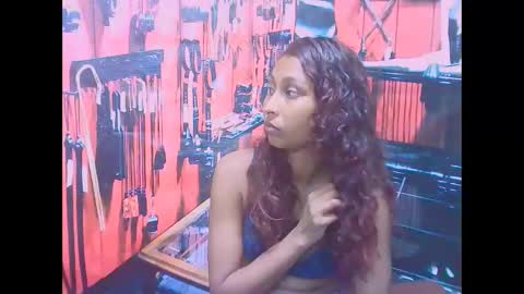 indiansexybutt4u2luv online show from January 16, 6:50 am