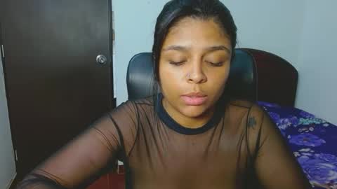 Snapshot of indica_18 chatting on December 6, 10:05 am Aleja vallejo online show from December 6, 10:05 am