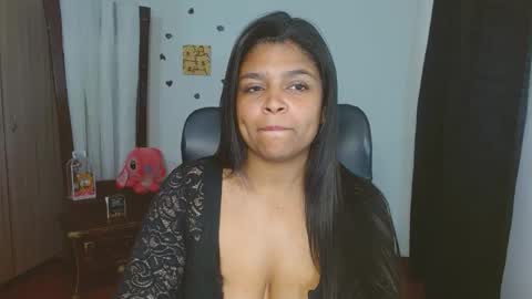 Snapshot of indica_18 chatting on September 30, 3:17 pm Aleja vallejo online show from September 30, 3:17 pm