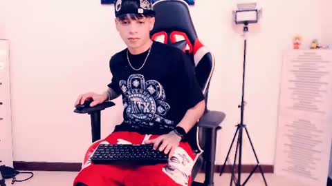 Snapshot of indomitablebeast chatting on June 24, 6:29 pm matias online show from June 24, 6:29 pm