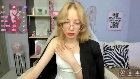 Mia online show from October 9, 2:48 pm