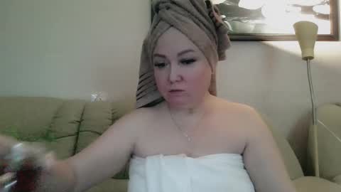 Snapshot of infinity_loveliness chatting on March 2, 4:36 am Infinity online show from March 2, 4:36 am