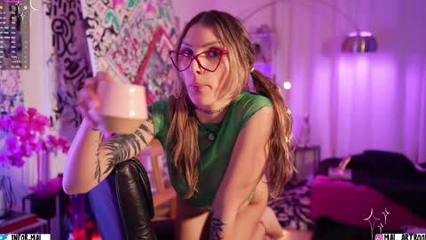 Snapshot of informal_ chatting on January 17, 4:17 am MAL ---  online show from January 17, 4:17 am