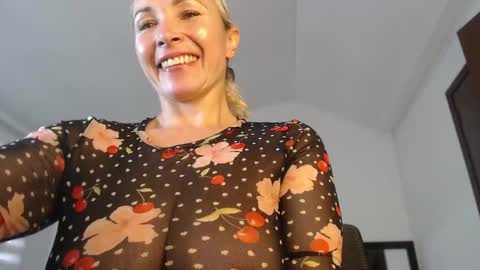 Snapshot of ingridbergman chatting on January 31, 3:11 pm online show from January 31, 3:11 pm
