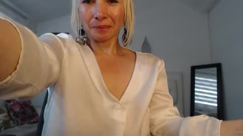 Snapshot of ingridbergman chatting on February 24, 7:41 pm online show from February 24, 7:41 pm