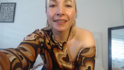 Snapshot of ingridbergman chatting on February 26, 1:30 pm online show from February 26, 1:30 pm