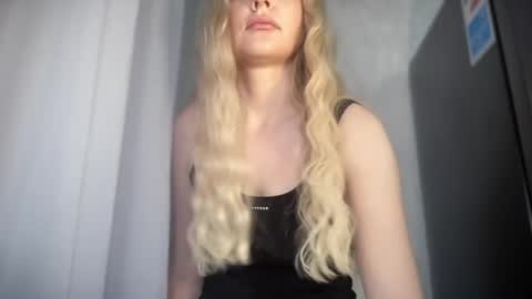 iniva05 online show from April 11, 2:43 pm