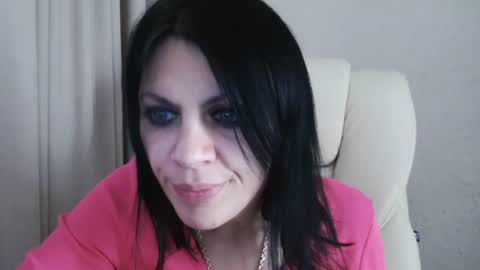 Snapshot of injaathome chatting on January 22, 2:56 pm InjaAtHome online show from January 22, 2:56 pm