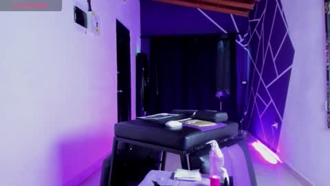 Snapshot of ink_demon chatting on October 1, 7:09 pm demon online show from October 1, 7:09 pm