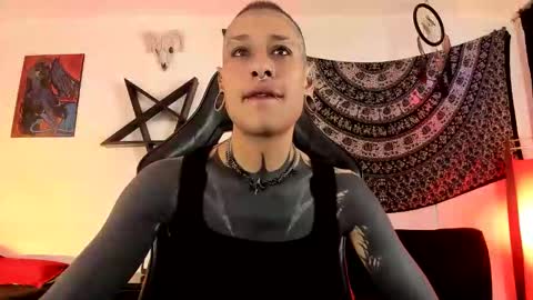 Snapshot of ink_u_buzz chatting on February 3, 10:15 pm Dani online show from February 3, 10:15 pm