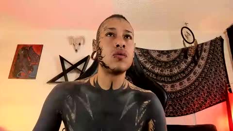 Snapshot of ink_u_buzz chatting on February 5, 2:33 pm Dani online show from February 5, 2:33 pm