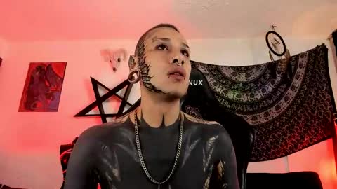 Snapshot of ink_u_buzz chatting on February 7, 11:41 pm Dani online show from February 7, 11:41 pm