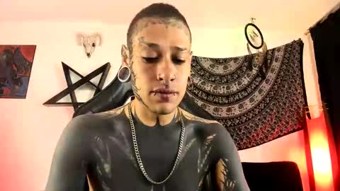 Snapshot of ink_u_buzz chatting on February 15, 1:02 am Dani online show from February 15, 1:02 am