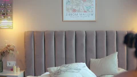 Im Senise Welcome to my room My instagram  online show from February 19, 8:12 am