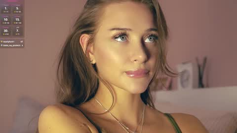 Im Senise Welcome to my room My instagram  online show from October 8, 7:17 am