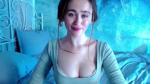 Lina online show from November 25, 1:55 pm