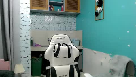 Reign online show from March 8, 6:12 pm