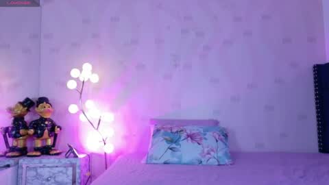 innocenthazel online show from April 9, 2:55 am