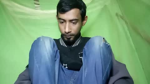 interne8famous online show from January 9, 9:45 am