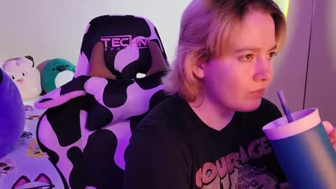 Faye online show from December 29, 1:56 am