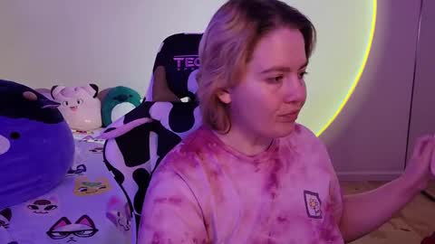 Faye online show from January 1, 2:42 pm