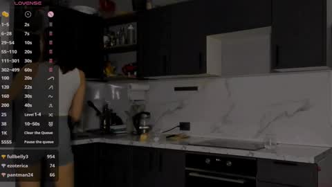 Snapshot of internetsexplorer chatting on December 21, 2:19 am Bernadette Join online show from December 21, 2:19 am