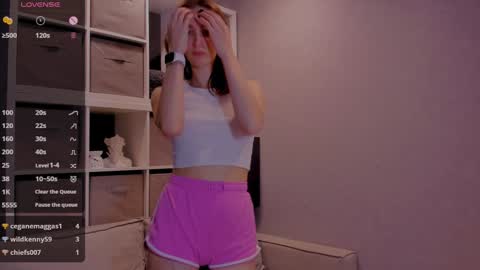 Snapshot of internetsexplorer chatting on December 22, 3:11 pm Bernadette Join online show from December 22, 3:11 pm