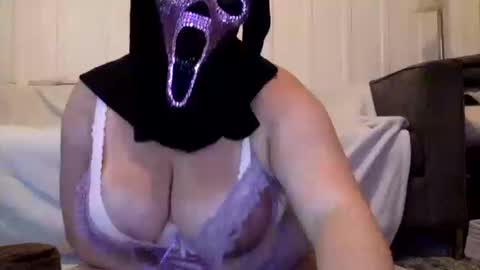 Snapshot of intowhatnow chatting on October 19, 2:29 pm intowhatnow online show from October 19, 2:29 pm