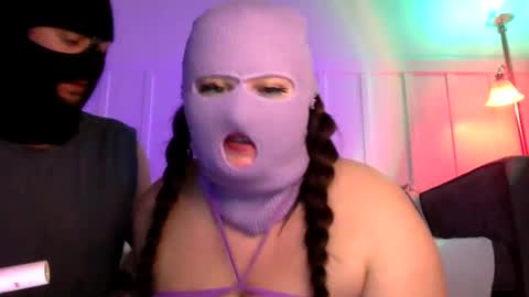 Snapshot of intowhatnow chatting on October 30, 4:47 am intowhatnow online show from October 30, 4:47 am