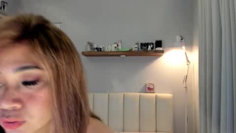 Mina Han online show from December 14, 3:17 pm