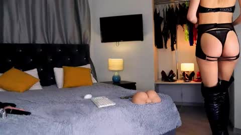 inviting_tina online show from February 4, 3:18 pm