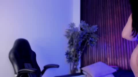 io_chie_ online show from October 14, 4:41 pm