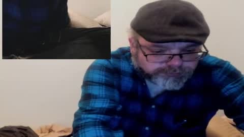 Snapshot of iowalaserbear chatting on February 5, 7:07 am iowalaserbear online show from February 5, 7:07 am