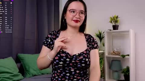 Snapshot of iralascola chatting on September 23, 2:03 am Mia online show from September 23, 2:03 am