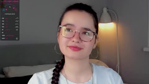 Snapshot of iralascola chatting on October 18, 1:08 am Mia online show from October 18, 1:08 am