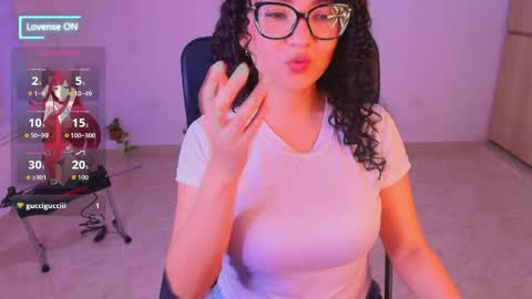 Snapshot of irantzu_hank chatting on June 7, 10:57 pm Irantzu online show from June 7, 10:57 pm