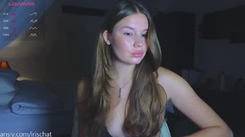 Snapshot of iris_chat chatting on December 25, 7:03 am online show from December 25, 7:03 am