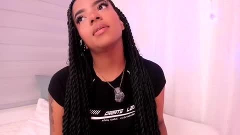 iris_hottt0 online show from April 7, 9:15 pm