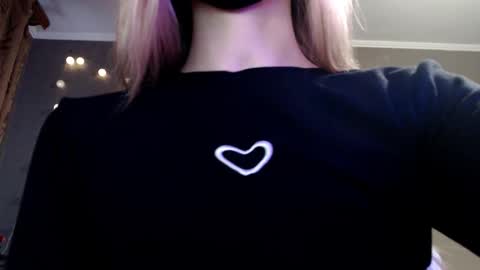 Lily online show from February 8, 3:04 pm