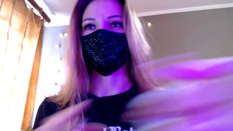 Lily online show from April 10, 12:10 pm