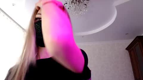 Snapshot of iris_lave chatting on July 22, 2:31 pm Lily online show from July 22, 2:31 pm