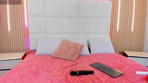 Iris online show from October 31, 4:57 am