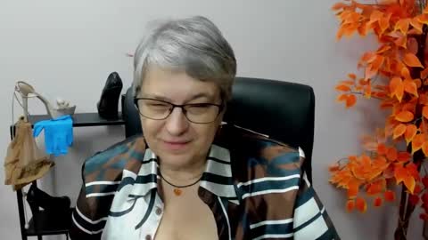 I R I S online show from December 11, 2:00 pm