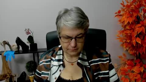 I R I S online show from December 12, 7:19 am