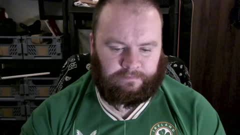 Snapshot of irishdaddy24 chatting on December 5, 4:34 pm twitter theirishman205 online show from December 5, 4:34 pm