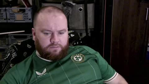 Snapshot of irishdaddy24 chatting on December 6, 4:06 pm twitter theirishman205 online show from December 6, 4:06 pm