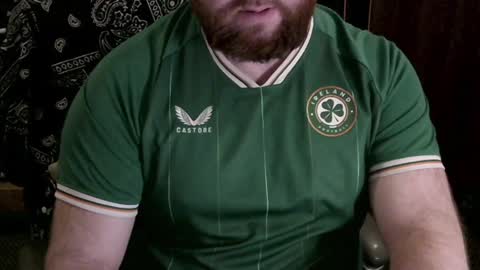 Snapshot of irishdaddy24 chatting on December 6, 7:12 pm twitter theirishman205 online show from December 6, 7:12 pm